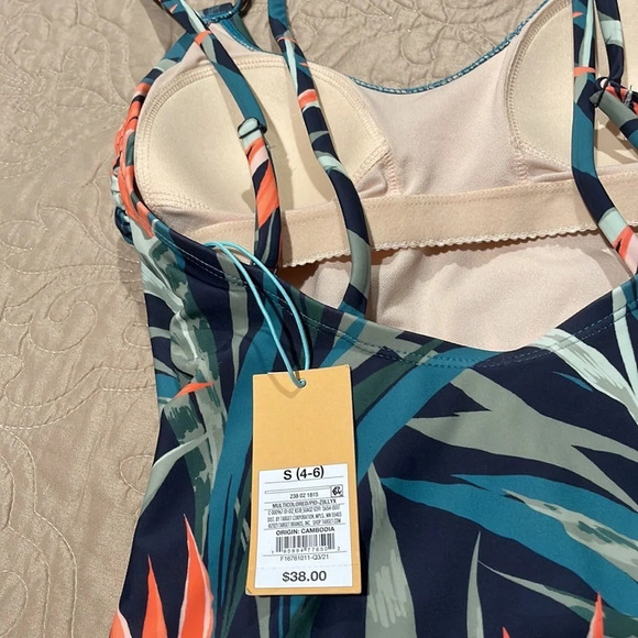 Cute Swimsuit - Picture 7 of 10